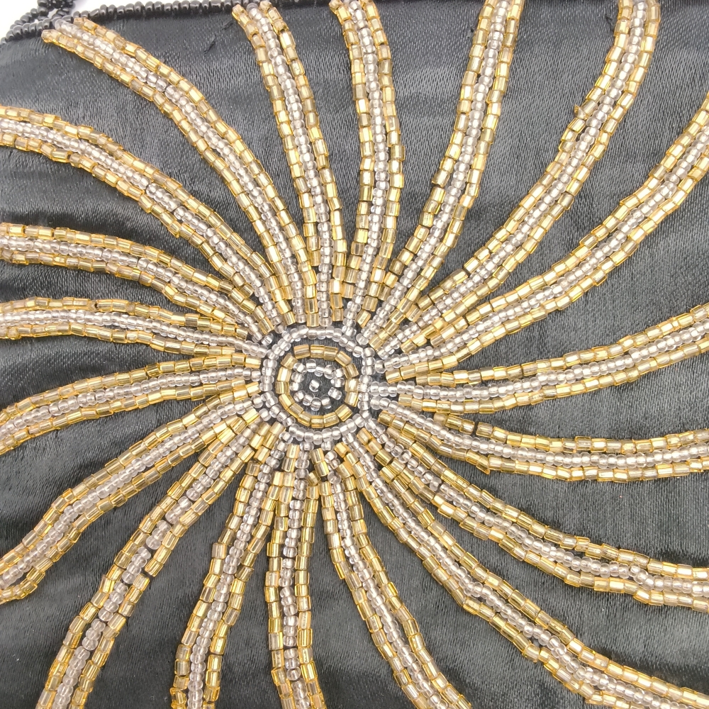 Vintage 1950s Hand-Beaded Evening Bag – Sunburst Spiral – Made in Hong Kong - Picture 3 of 7